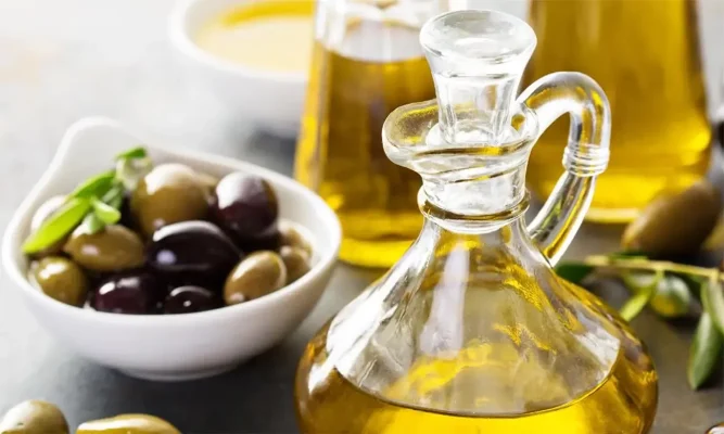 قاشق روغن زیتون برای بهبود گوارش